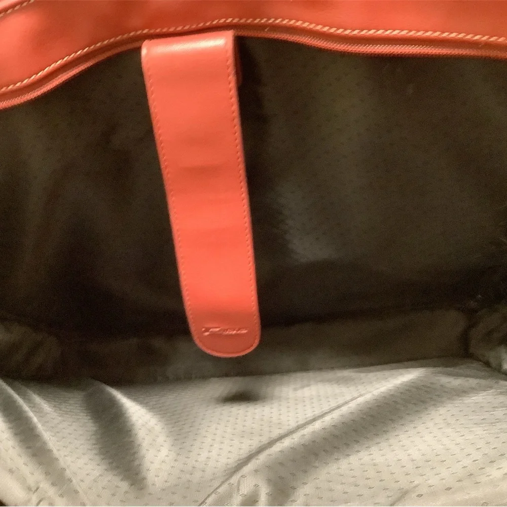 Targus introduces Jackie, a classic tote, attractive & loaded w/great features.